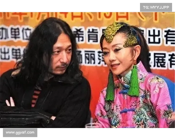 杨丽萍私生活曝光:男助理无时无刻陪伴,网友调侃“当代皇太后” 杨丽萍私生活曝光:男助理无时无刻陪伴,网友调侃“当代皇太后”